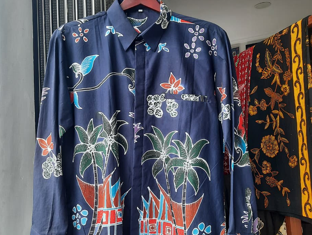 Kemeja Panjang Motif Rumah Adat