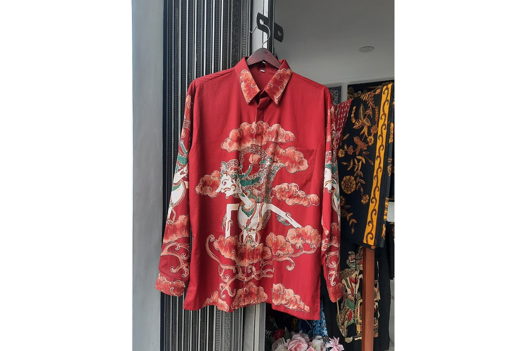 Kemeja Panjang Motif Wayang dan Awan | Merah
